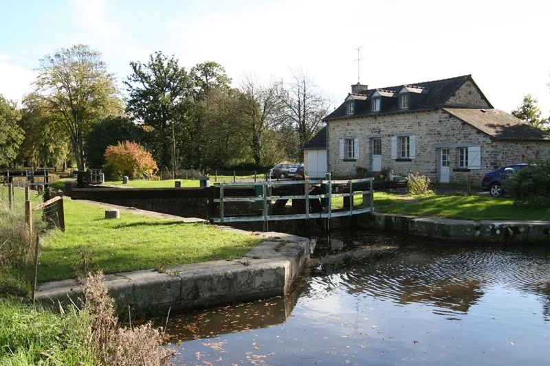 Une maison éclusière sur le canal Ille et Rance