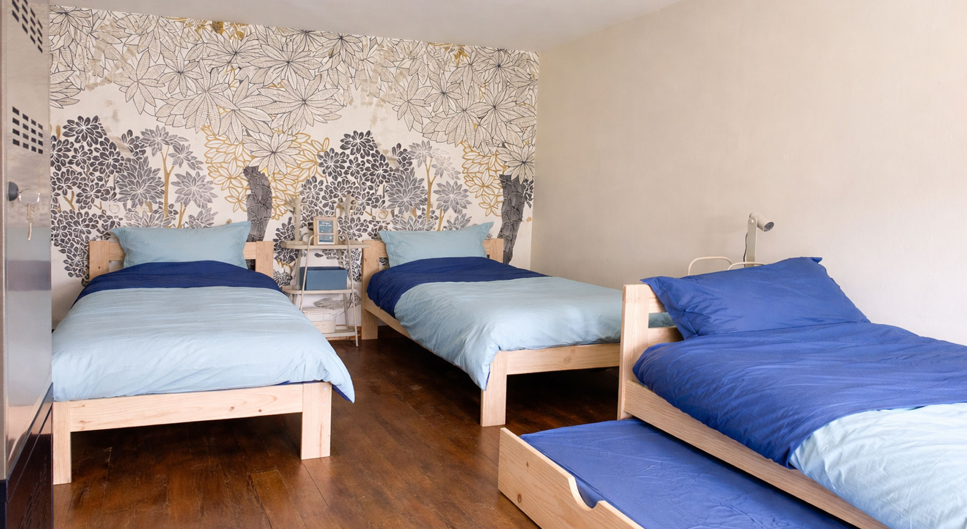 Lit solo dans le Gîte du Gacet à Trévérien en Bretagne en bordure du Canal d'Ille et Rance